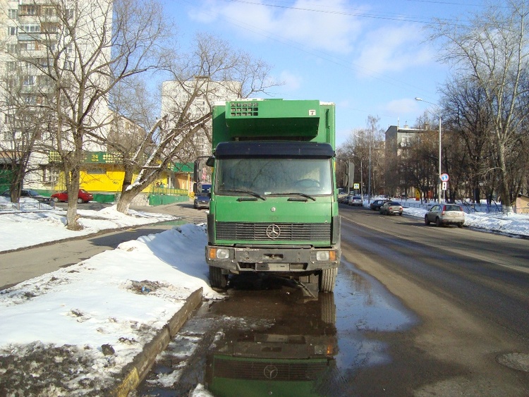 Стоянка грузовиков на улицах района