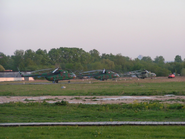 Тушинский аэродром 03 мая 2008г - прилёт пяти МИ-8