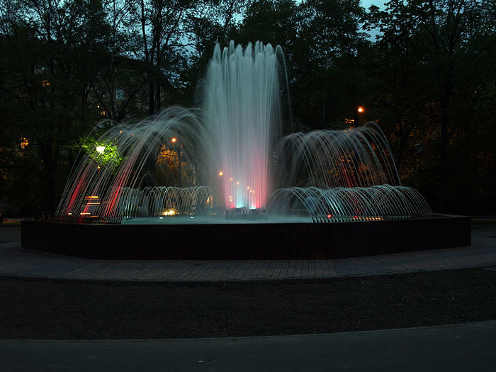 Вечер у фонтана