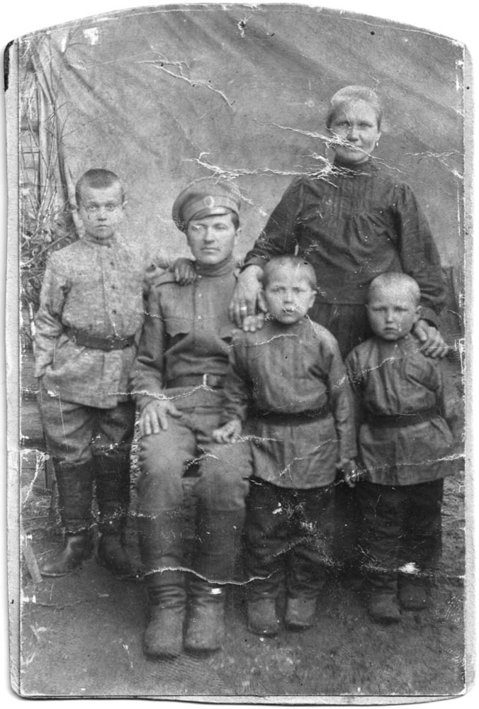 Семья Бычковых (ок.1917г.)