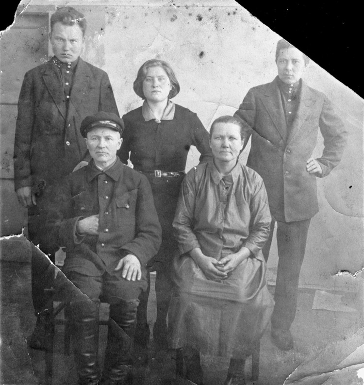Семья Бычковых (ок.1940)