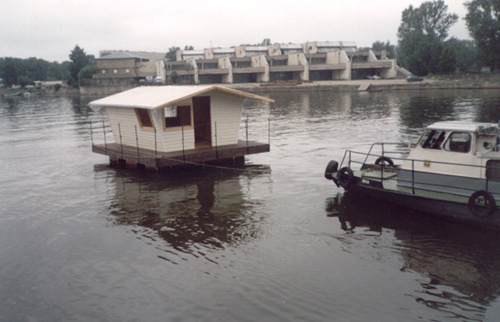 Плавучий дом на канале