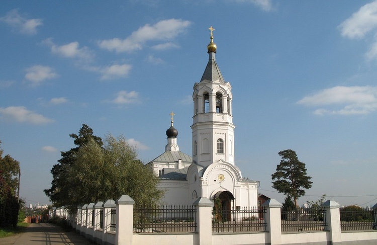 Храм Архангела Михаила в деревне Путилково.