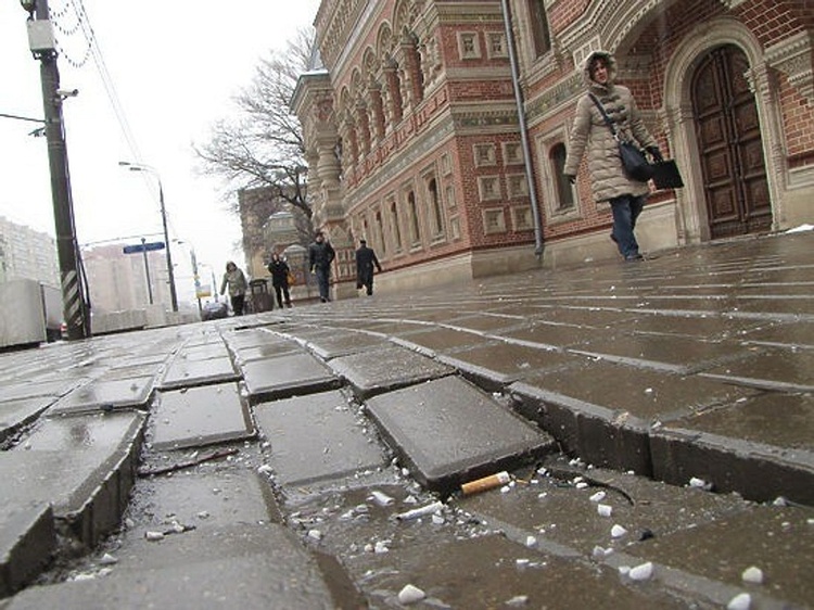 Почему плитку в Москве опять заменят на асфальт?