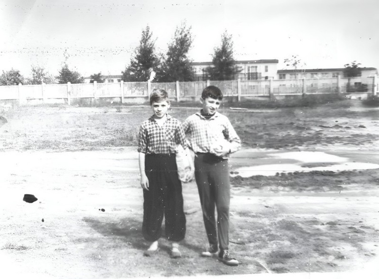 Толик_и_я-1960-е-2х-800