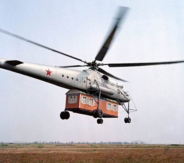 4.Mi-10-s-domikom-geologov.-2-600x531