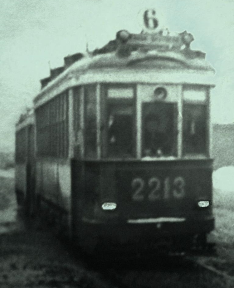 858581