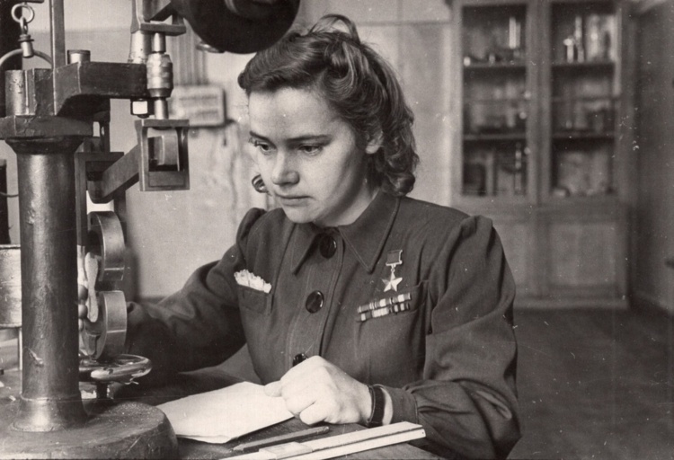 Герой Советского Союза Антонина Зубкова. 15.02.1946. Государственный центральный музей современной истории России.