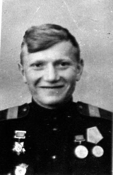 Стрелок-радист Иван Григорьевич Соленов