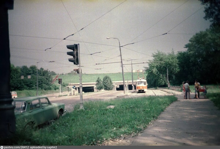 Слева новый тоннель, справа - старые. Вид от Волоколамского шоссе из Тушина, 1988. Фото С.Н. Ермакова, с сайта www.pastvu.com.