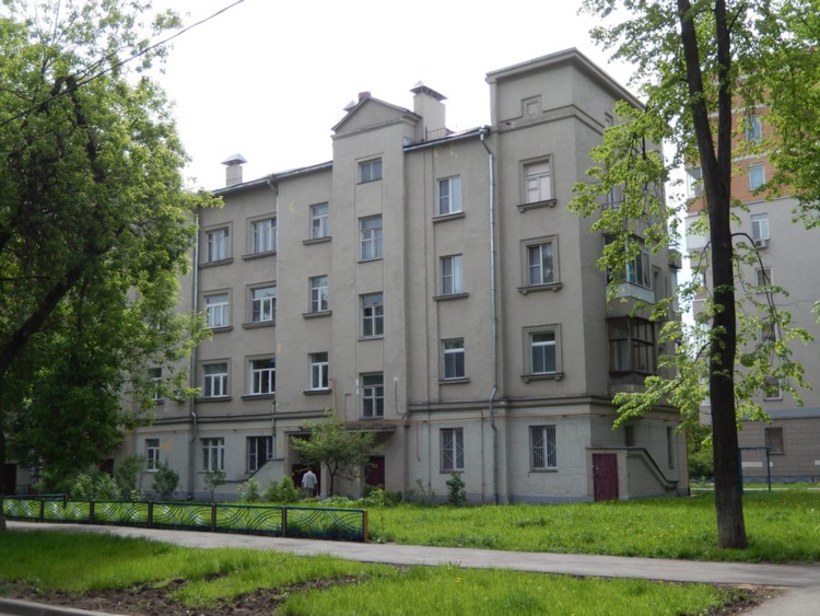 Дом №17 со стороны улицы Фото из открытых источников интернет