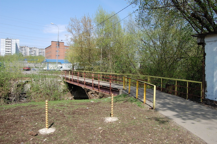 Пешеходный мостик через Сходню. Фото из открытых источников интернет