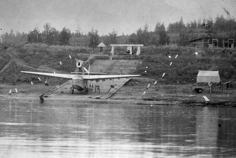 те же плиты, только с самолётом. Фото из открытых источников интернет