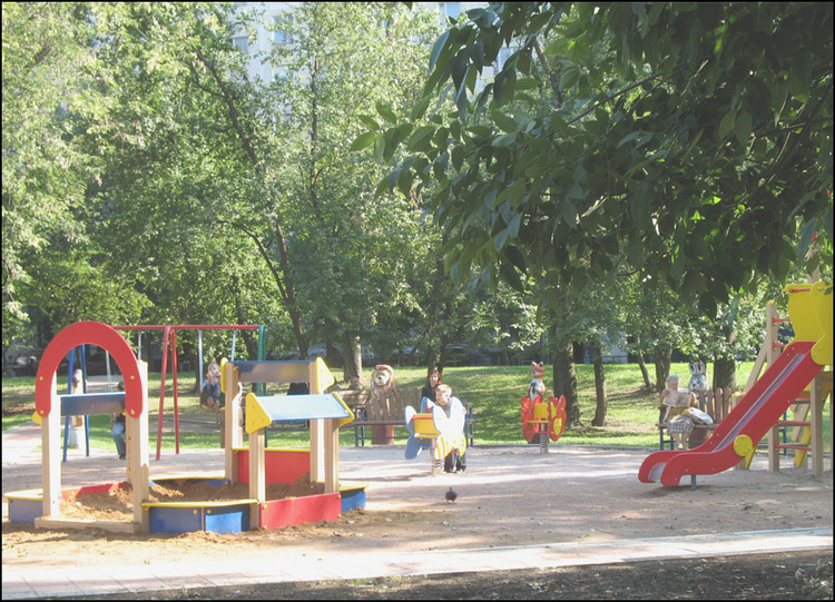 Детская площадка на Новопоселковой.
